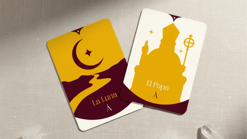 Combinación entre La Luna y El Papa en el Tarot