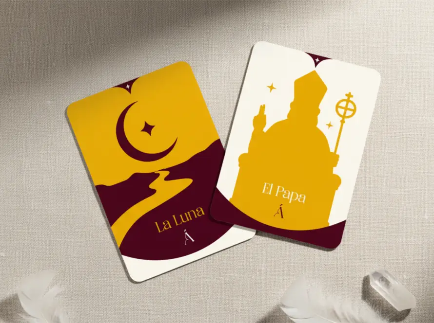 Combinación entre La Luna y El Papa en el Tarot