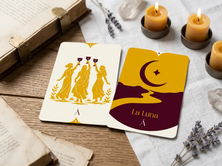 Combinación entre El Tres de Copas y La Luna en el Tarot